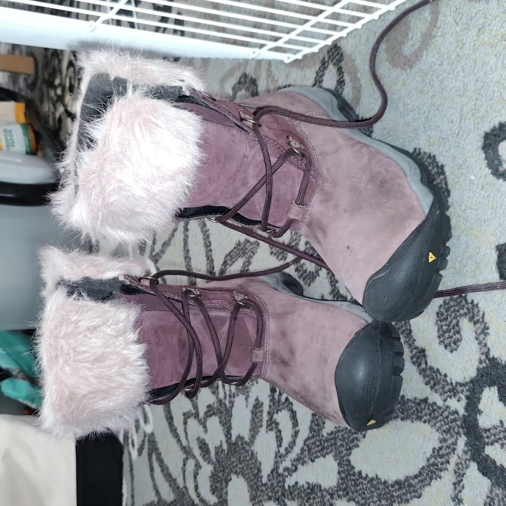 Keen barely used dusty pink boots